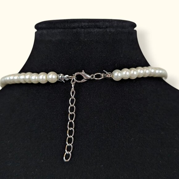 (2/$20) Faux Pearl Graduated Necklace - Picture 4 of 5